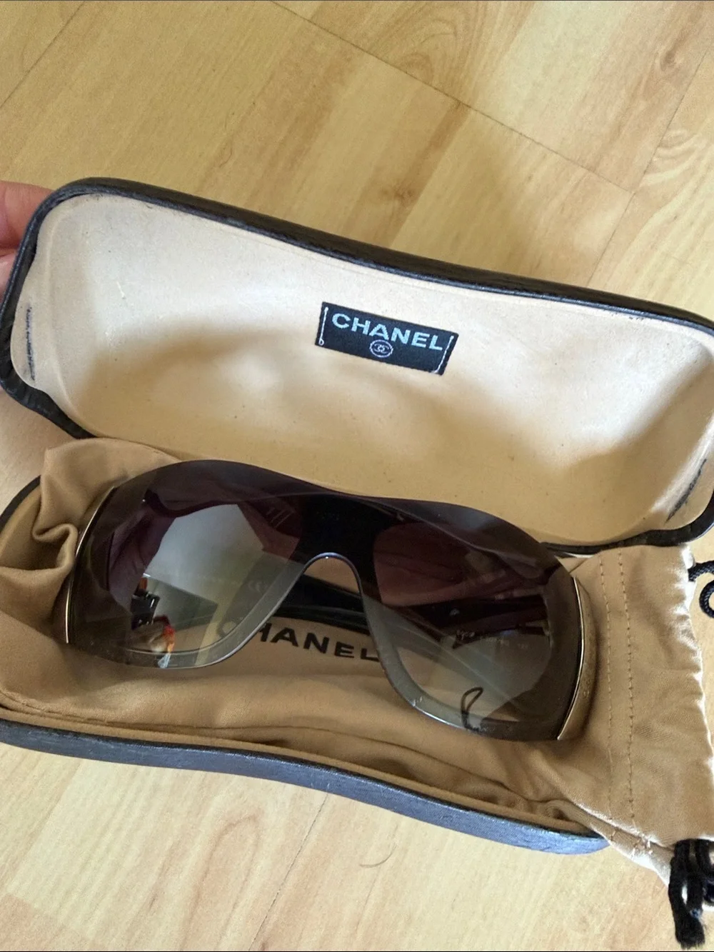 CHANEL authentic 6009
